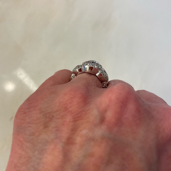Three stone ring with accents. Size 6 - Picture 4 of 5